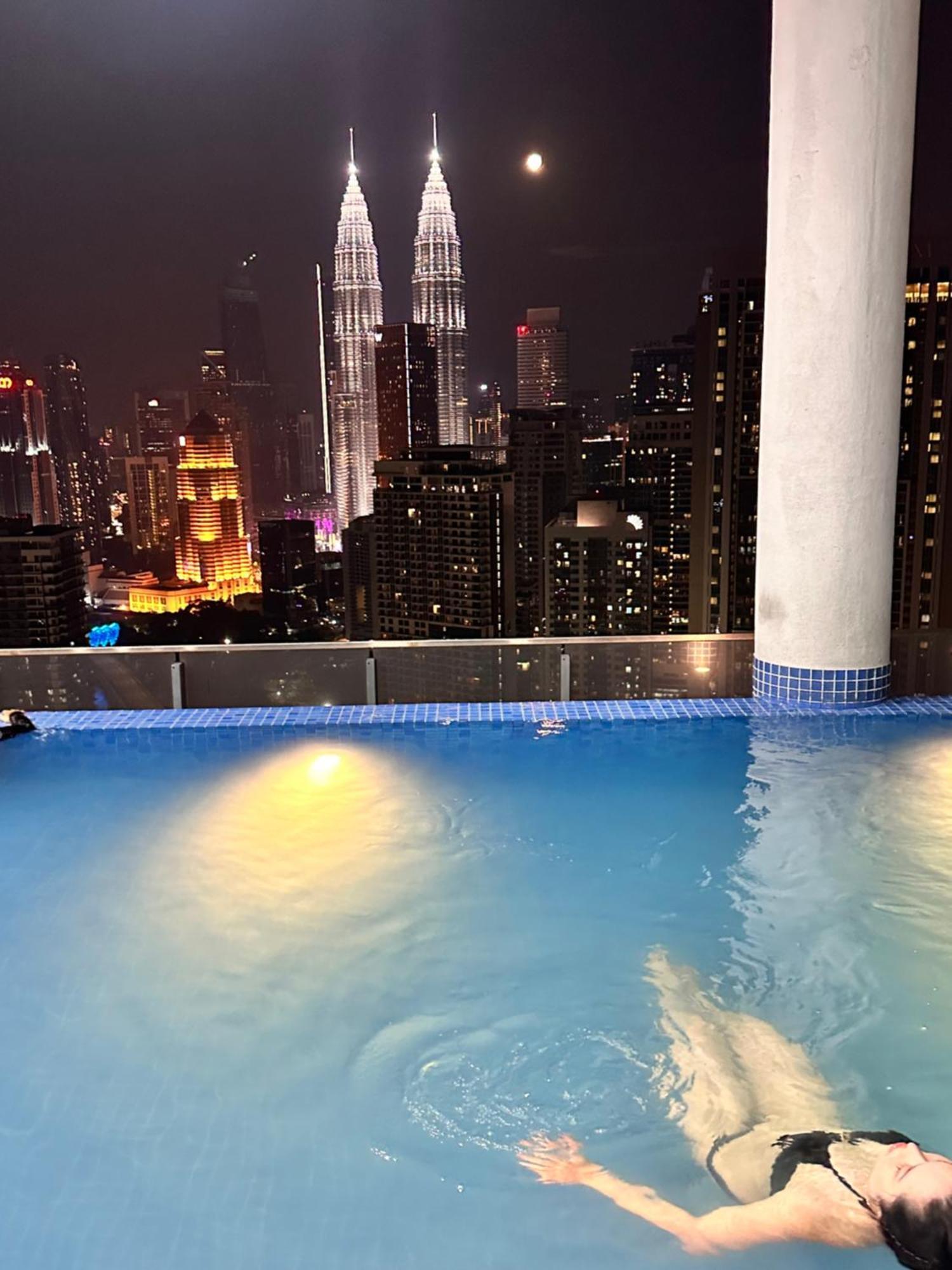 The Colony By Infinitum Klcc Sky Pool Kualalumpur