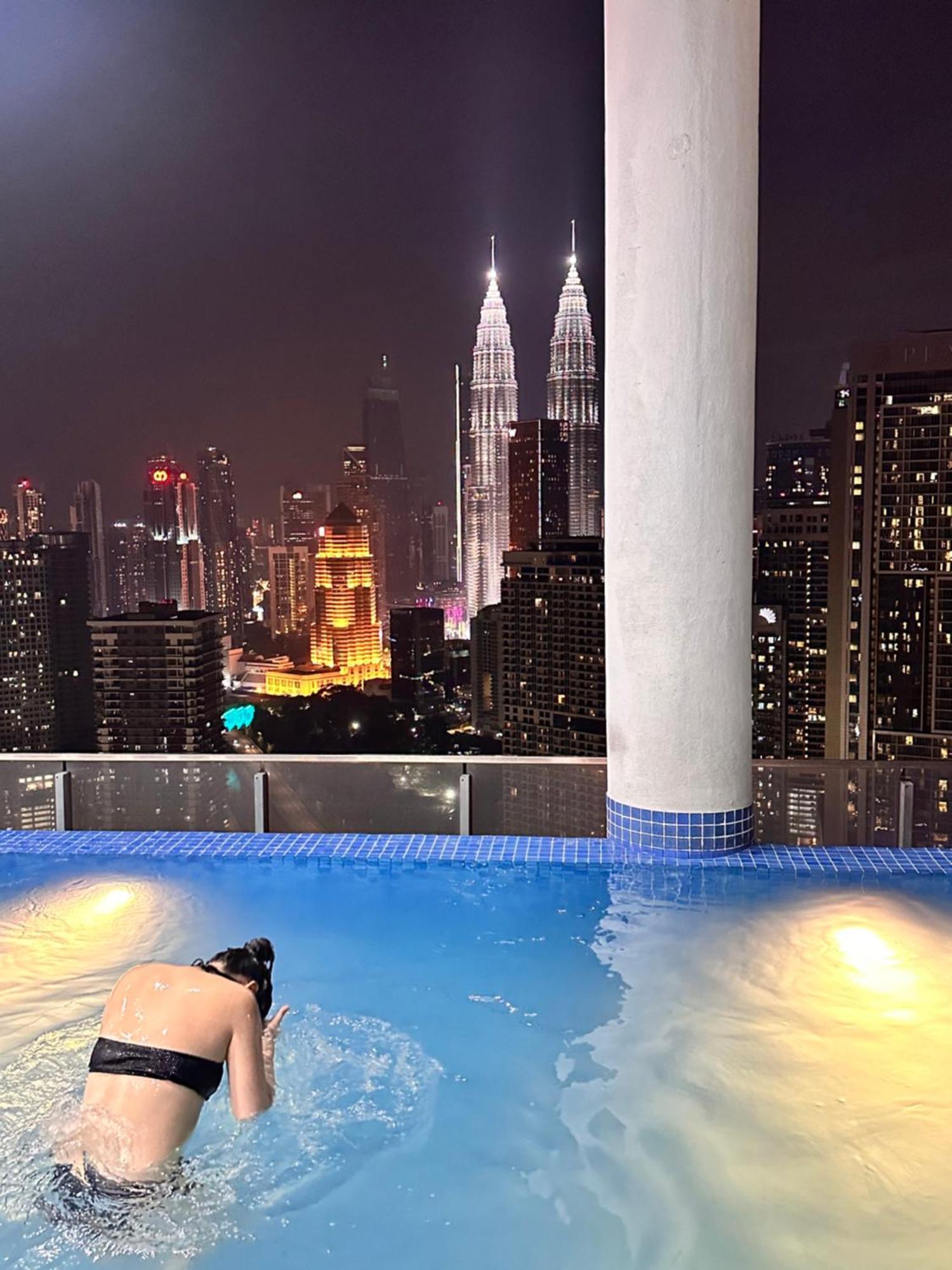 The Colony By Infinitum Klcc Sky Pool Kualalumpur Kuala Lumpur