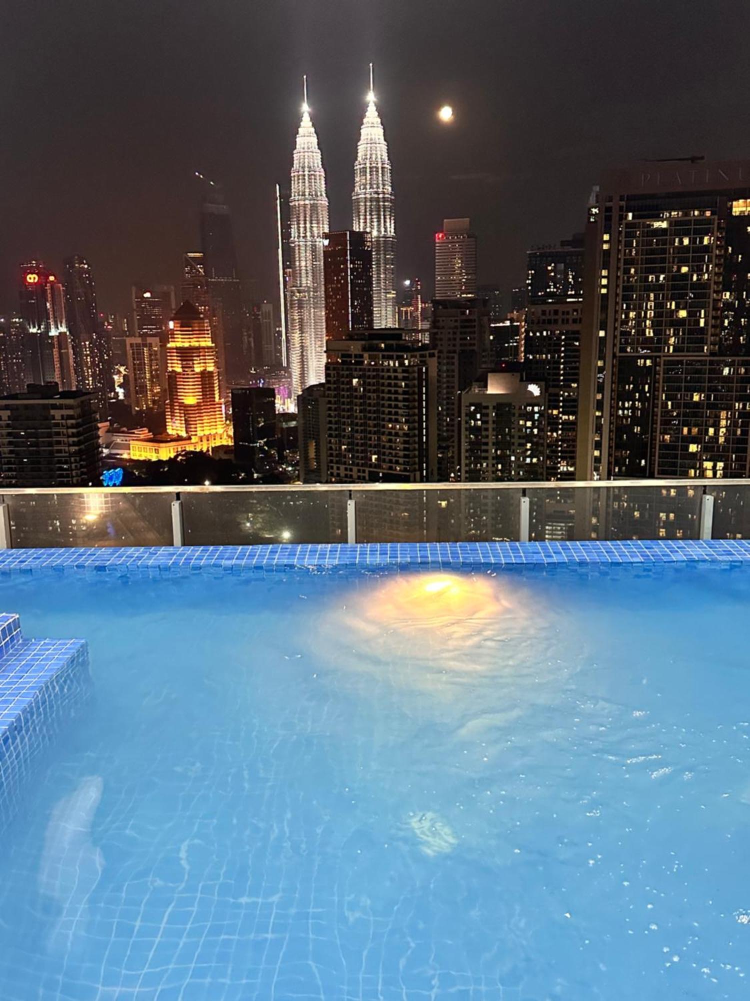 The Colony By Infinitum Klcc Sky Pool Kualalumpur